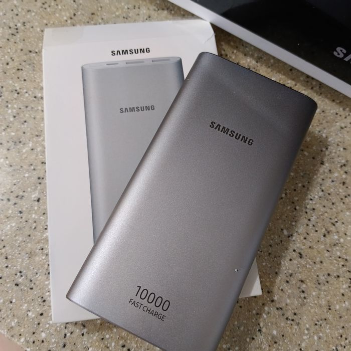 Внешний аккумулятор Samsung EB-P1100C 10000 мАч серебристый