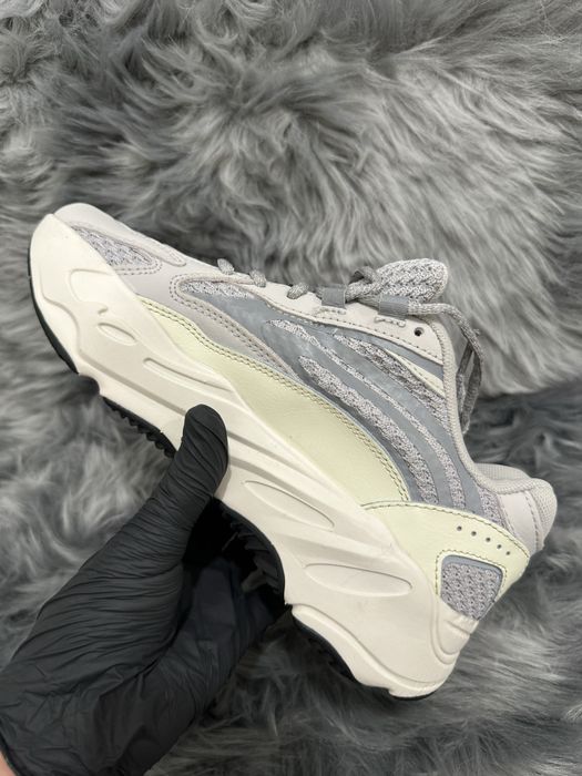 36-46 Yeezy 700 Static Reflective