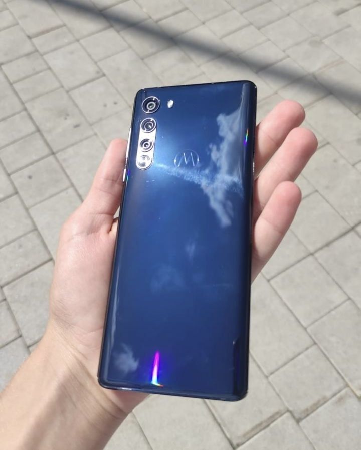 Продам Motorola edge