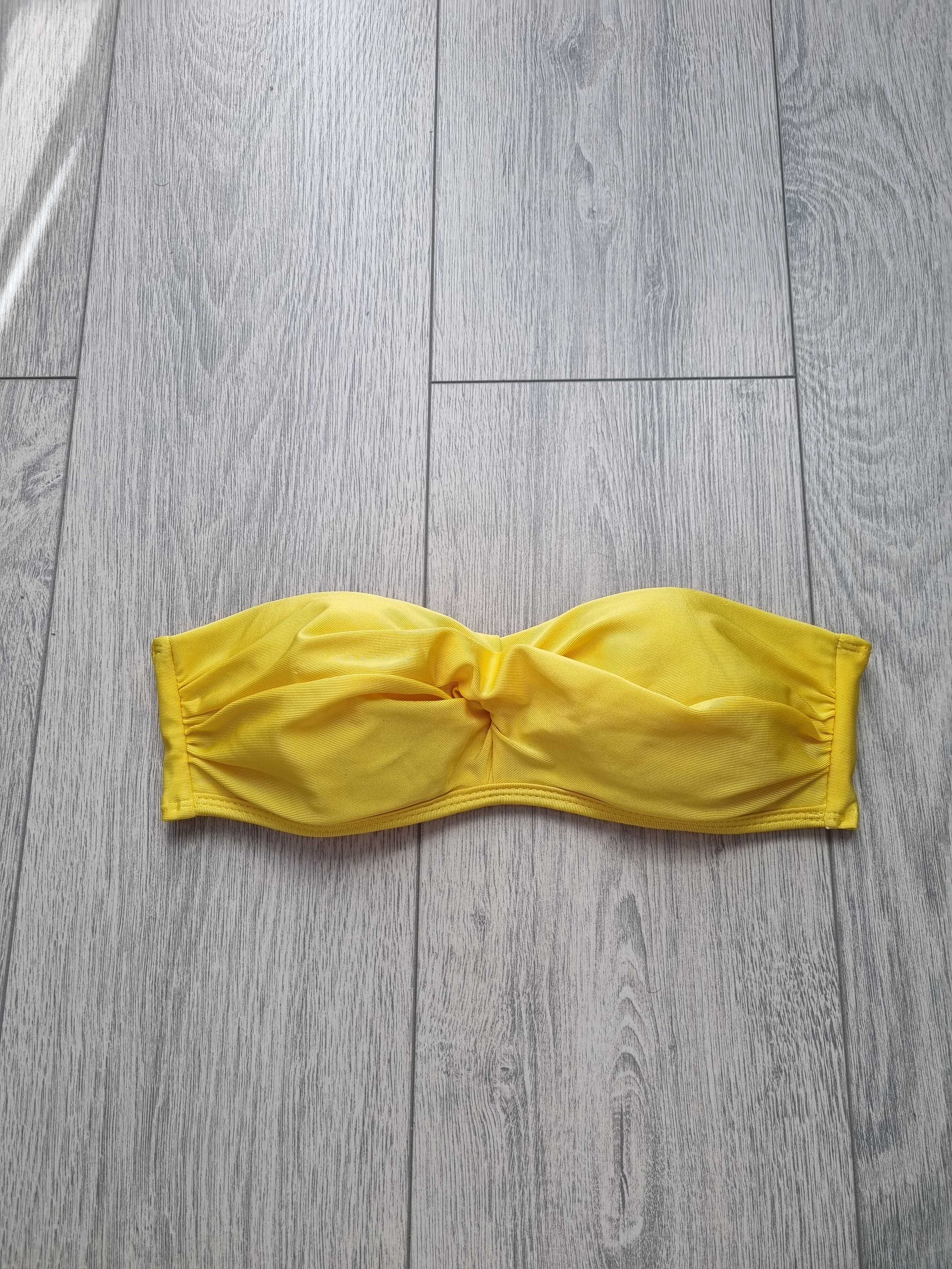 Set sutiene costum de baie