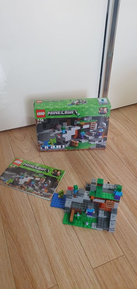 Lego Minecraft Pestera cu zombi