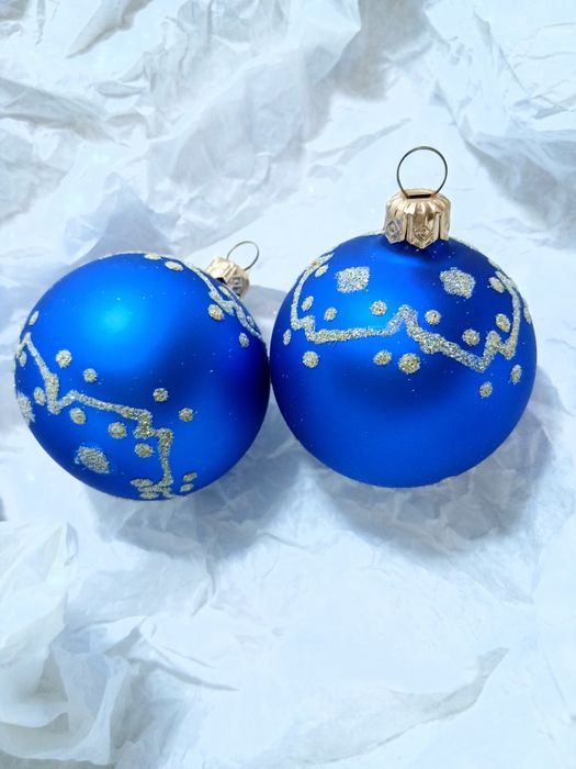 2 globuri de Craciun din sticla pictate manual.