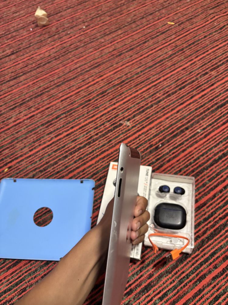 Ipad 16 gb sotiladi