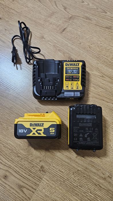 Incarcator Profesional Dewalt - DCB1104