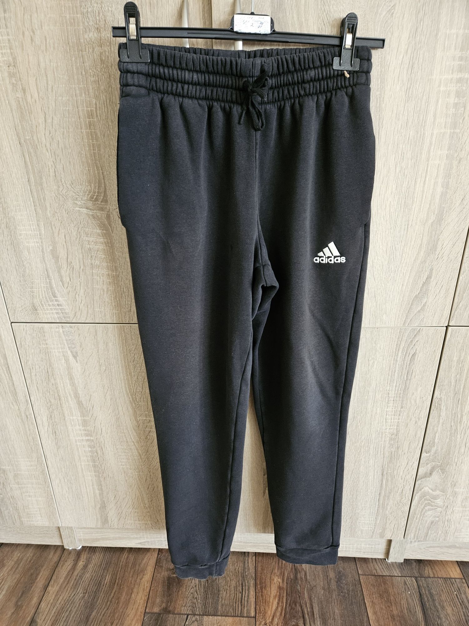 2 броя долнища Adidas размер S