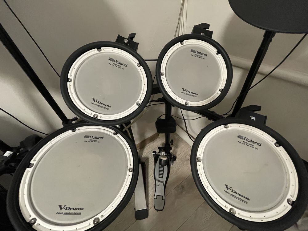 Барабанная установка Roland