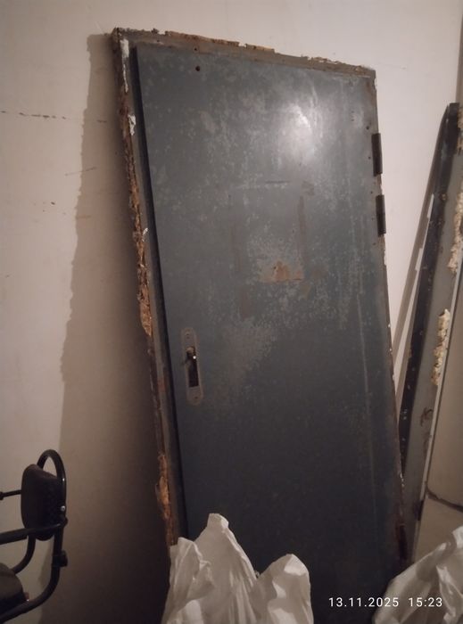 Железная входная дверь