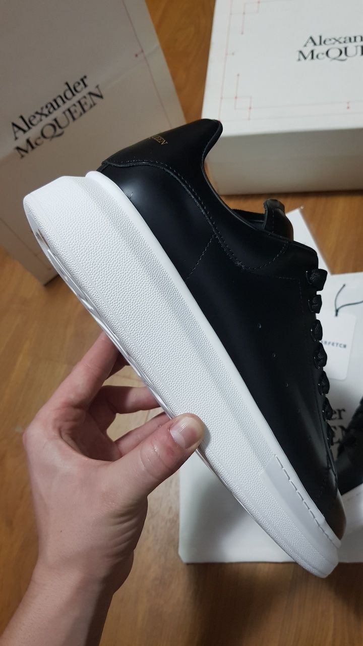 Adidași Alexander McQueen • STOC: 44 • Livrare rapidă 1-2 zile •