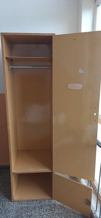 Шкаф за дрехи и съхранение