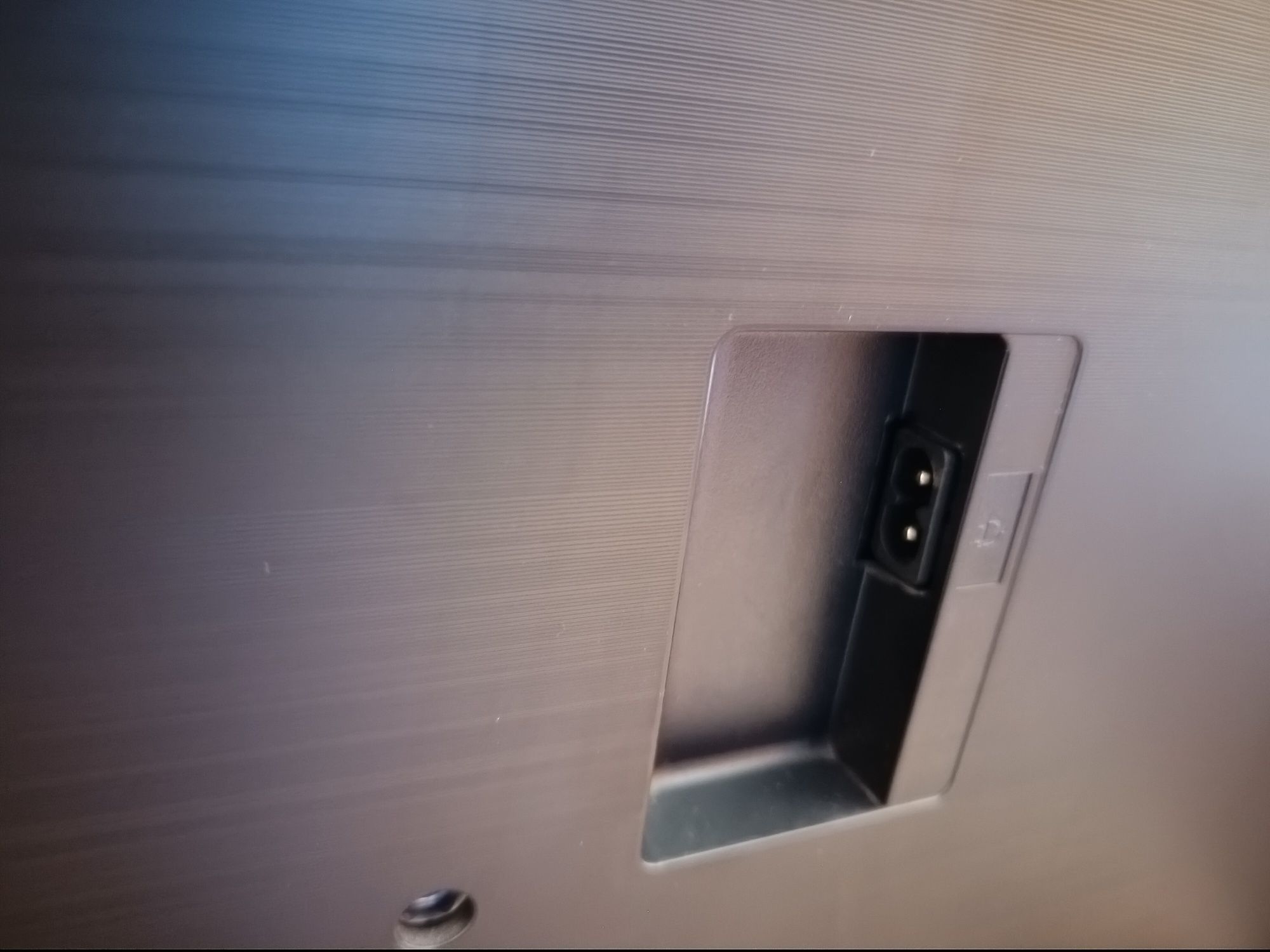 Продавам 43" Samsung QLED Smart TV, модел Q60C – перфектен!