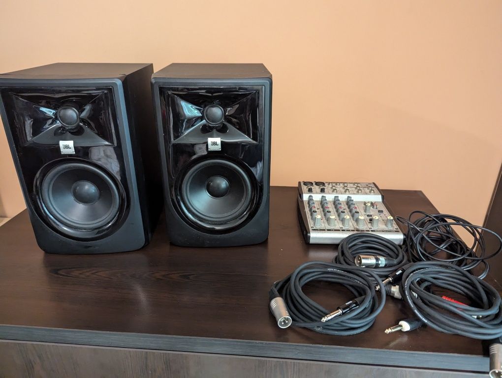 jbl lsr305 mk2 миксер и кабели