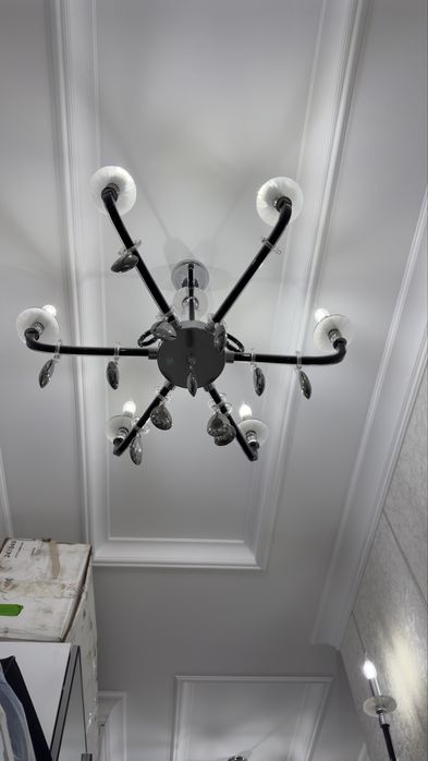 Продам люстру 6 рожковую