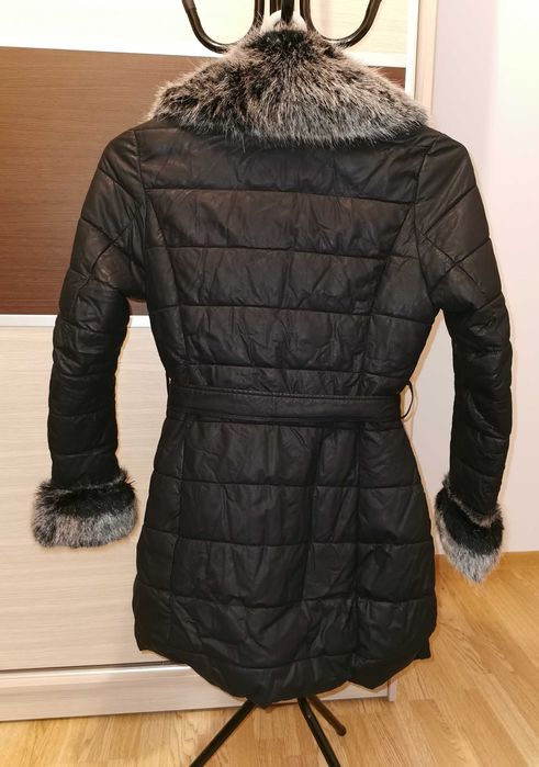 Vand haina dama pentru sezonul rece