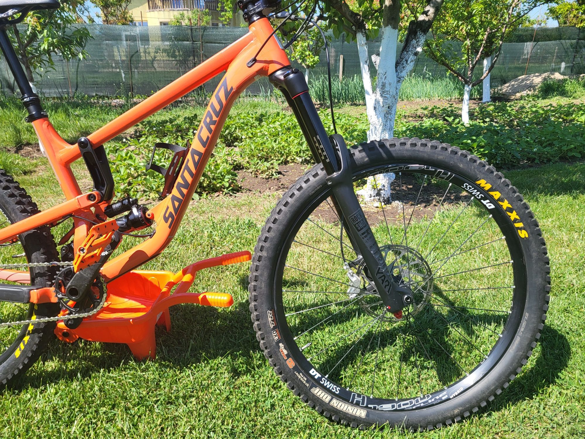 Vând bicicleta Santa Cruz Nomad AL , mărimea M , 27.5 , culoare porto