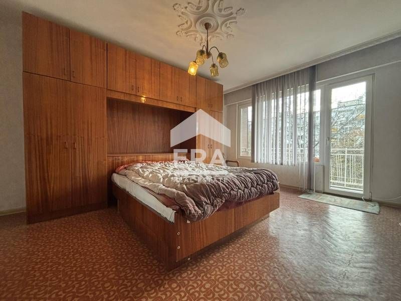 Продава се Тристаен апартамент в Варна, Цветен квартал - 80 кв.м за 2063 €/кв.м - Снимка #2