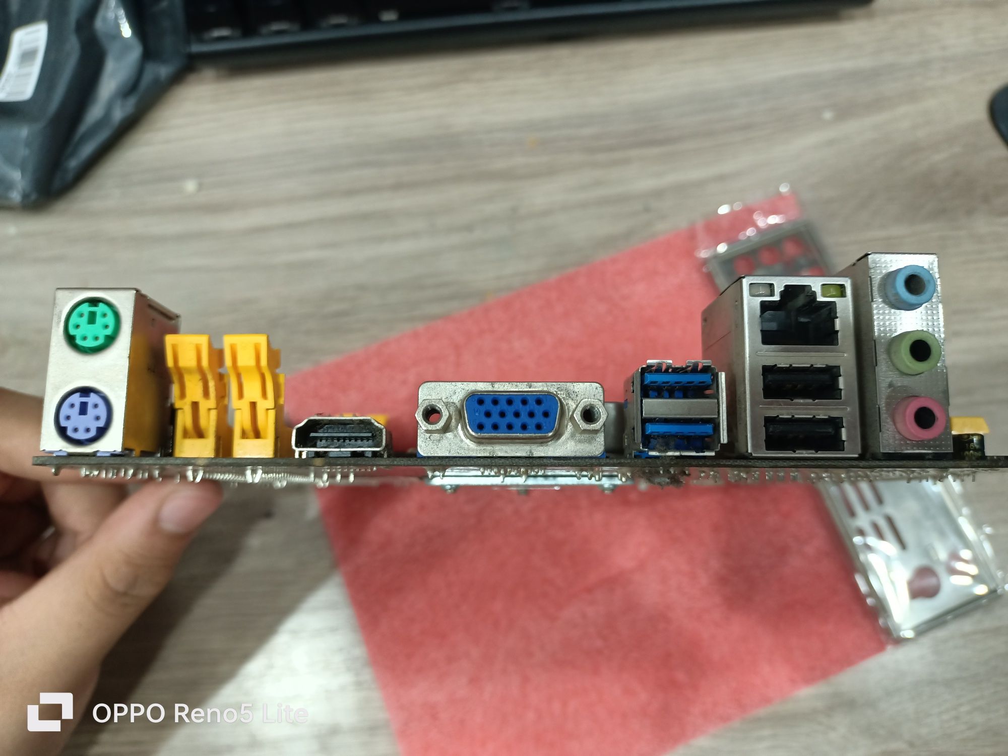 Материнская плата BIOSTAR H81M