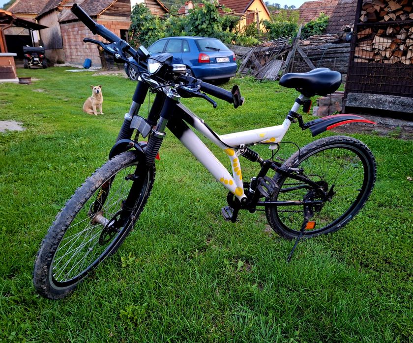 Vând bicicletă MTB