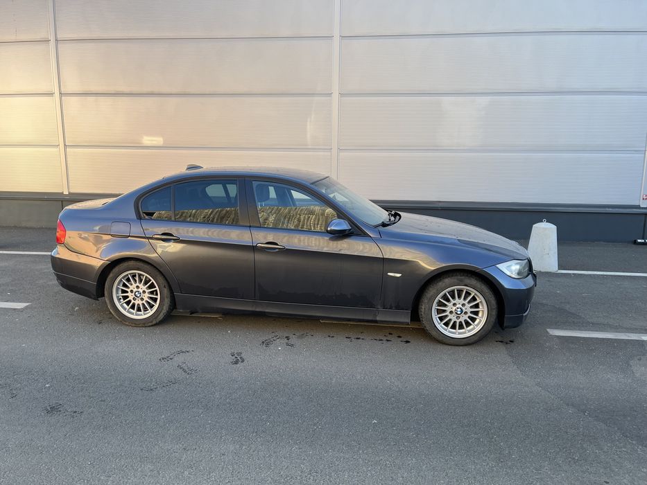 Vand bmw E90 2008 manual inmatriculat sau schimb cu Passat B7