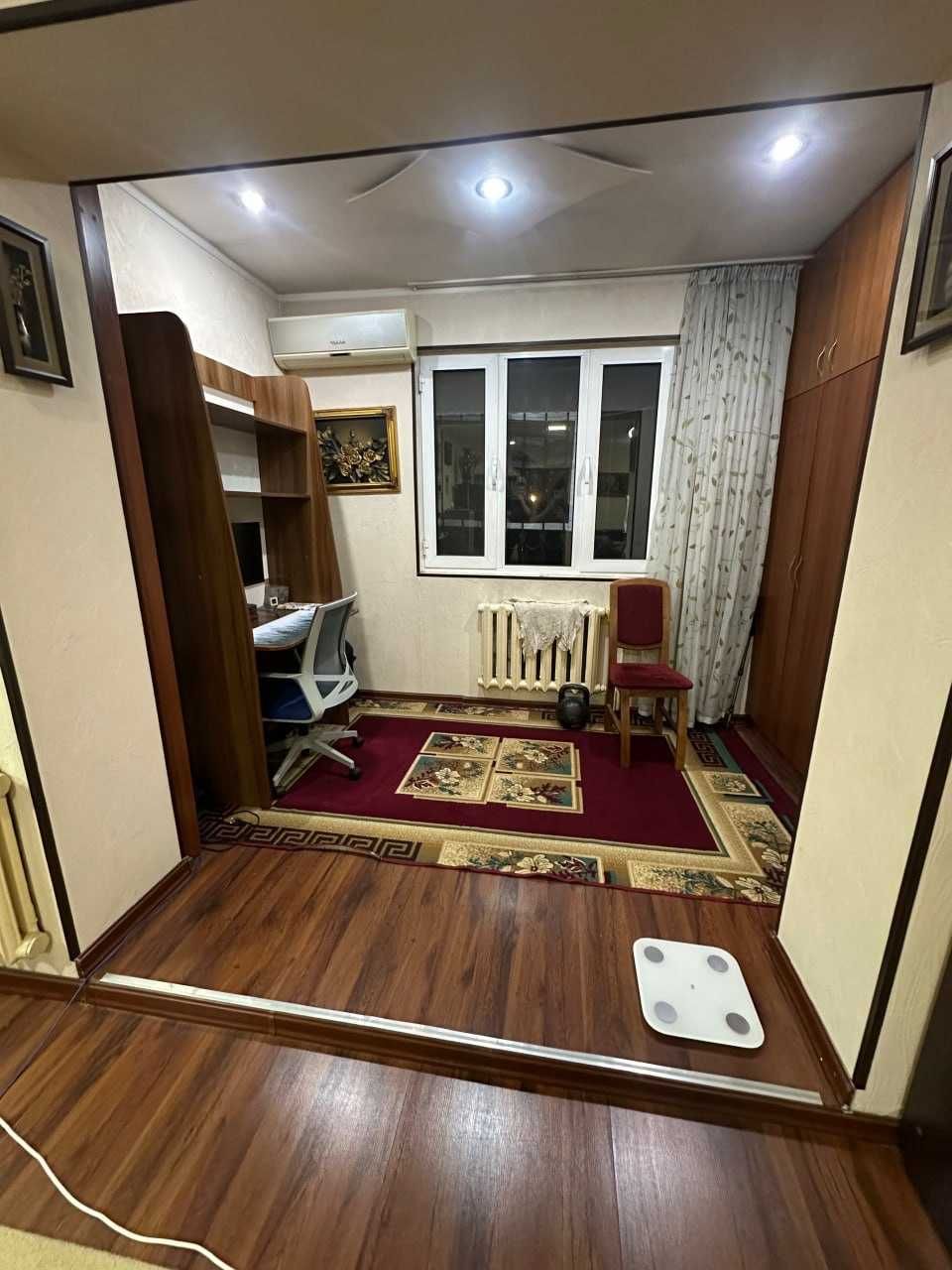 Чиланзар-1` 2-комн. квартира 49м², 4/5 этаж, чистый ремонт