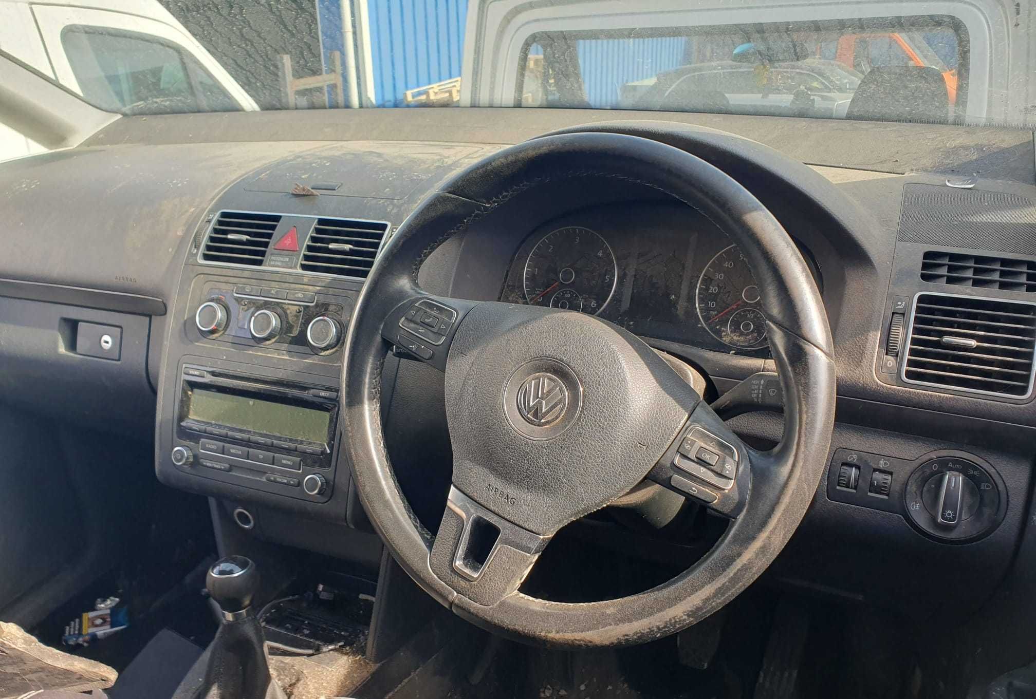 Dezmembrez Volkswagen Touran SE 1.6 TDI CAY 2011