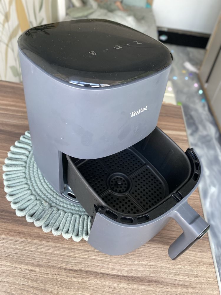 Tefal Friteuză cu aer 3l negru