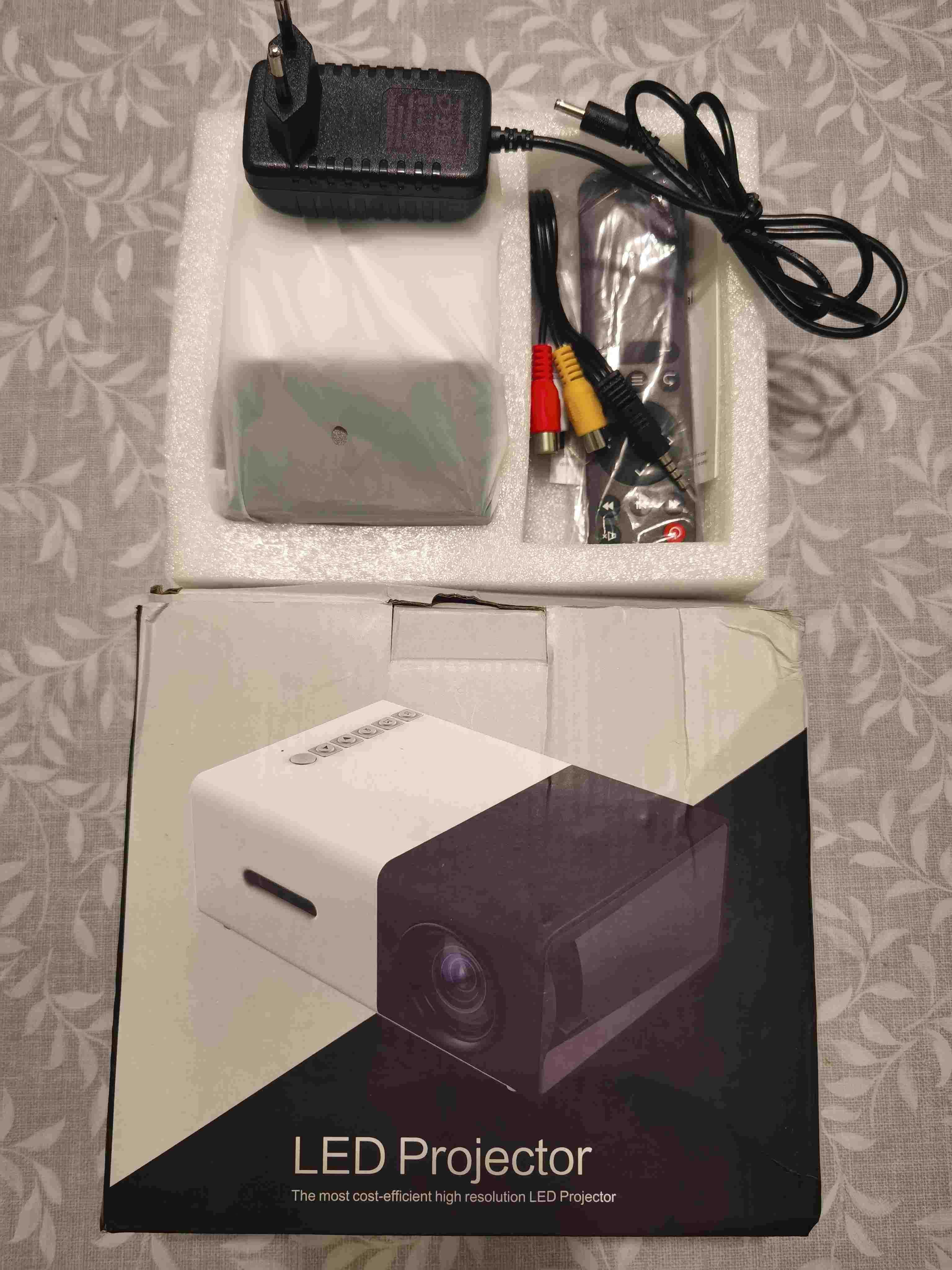 LED Проектор / Projector YG300 Mini 1080p