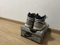Vând Nike Air Jordan 1 High OG White Cement