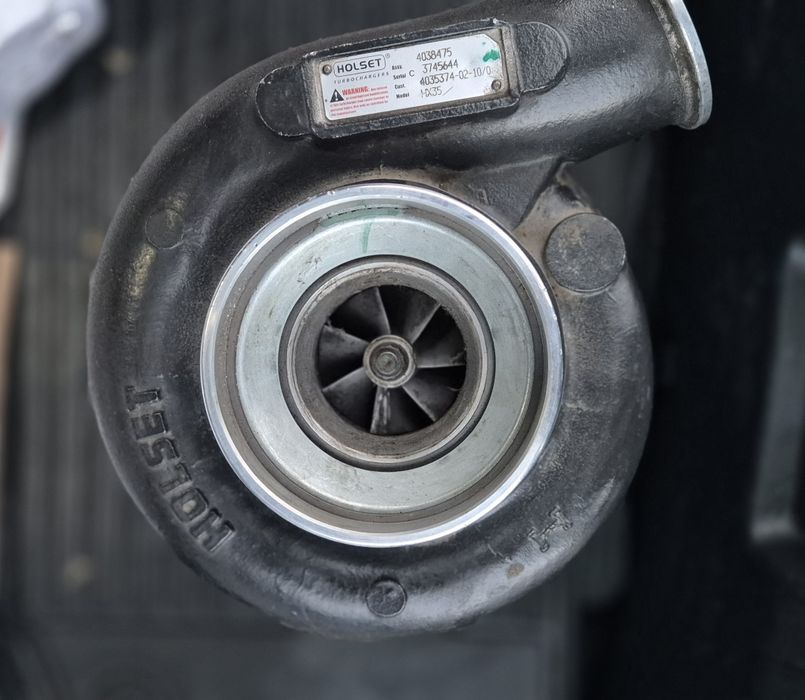 Продам срочно турбину Holset на Cummins Holset б/у в отличном состояни