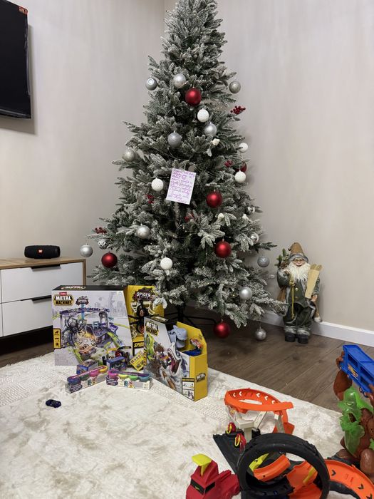 Продается заснеженная елка 2.10 см