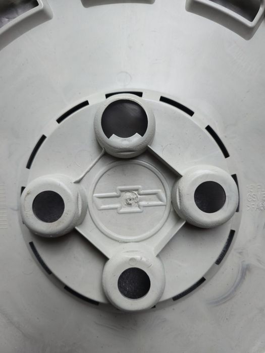 Оригинальные колпаки R15 на Chevrolet Cobalt