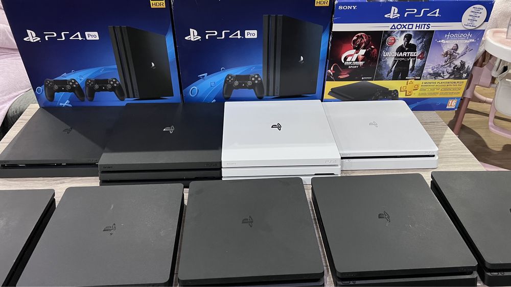 Продавам Sony PlayStation 4 / ПС 4 с 2 игри подарък и 1 джой