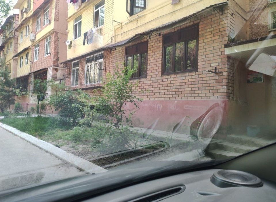 Продаётся квартира на чиланзар 20.Под офис