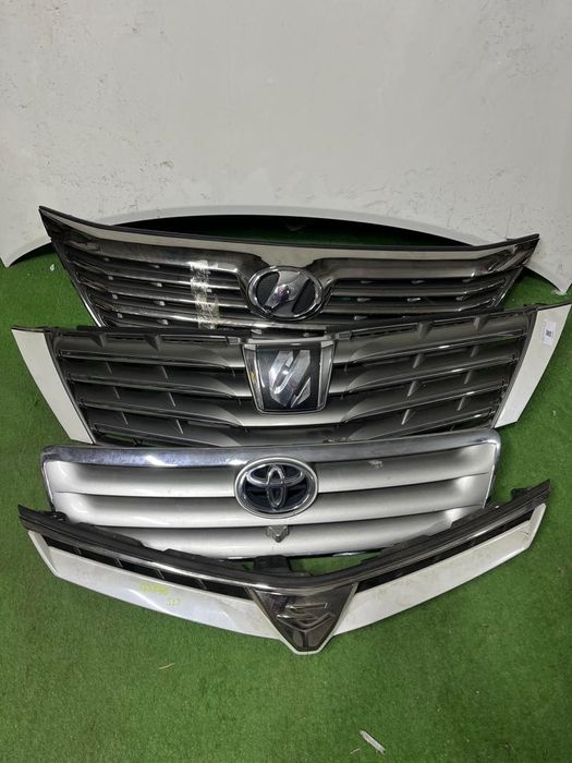 Решетка радиатора Toyota Alphard Vellfire Ipsum Estima