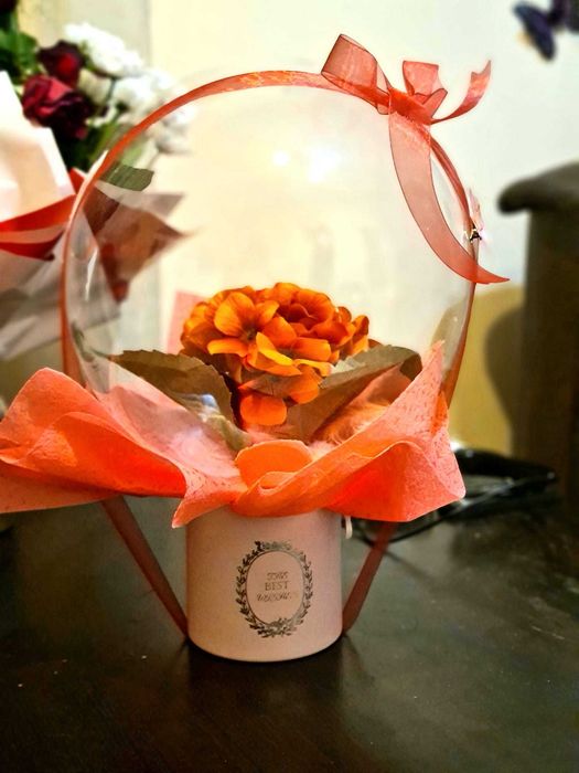 aranjamente buchete flori de sapun trandafiri in balon