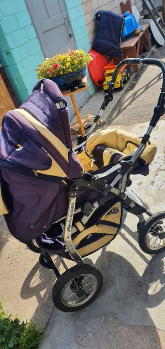 Продам детскую коляску в хорошем  состоянии.