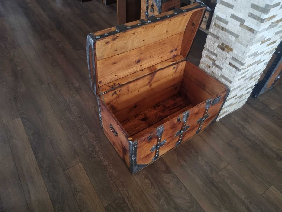 Стар дървен сандък/ракла/скрин