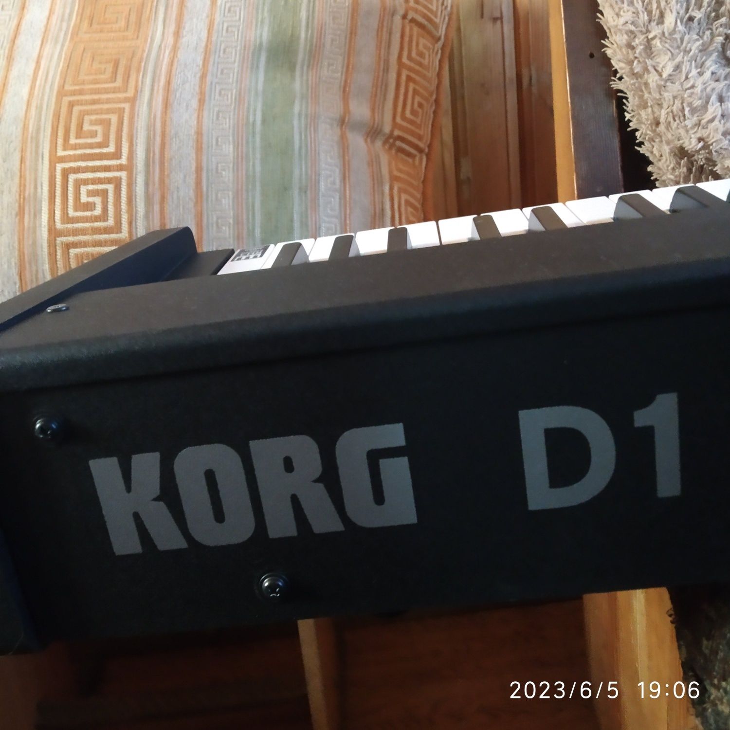 Электронное пианино Korg d1