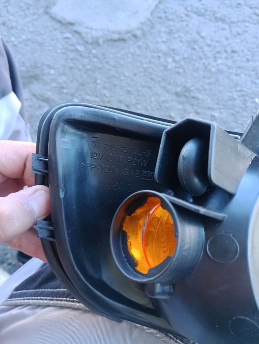 Продам поворотник на Ниссан цефира- левый