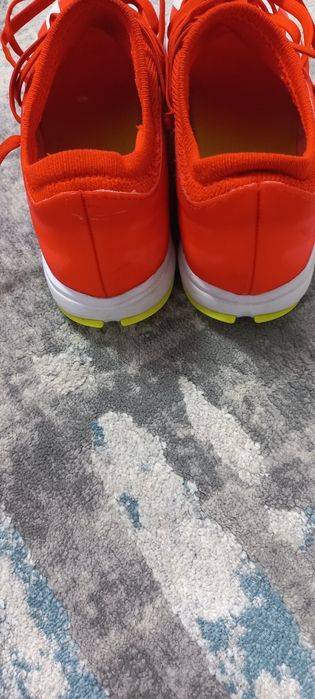 Ghete de fotbal sintetic