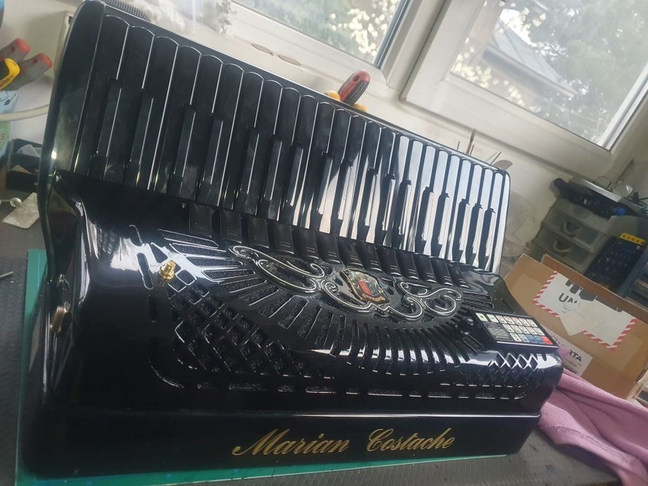 Vand schimb acordeon digital