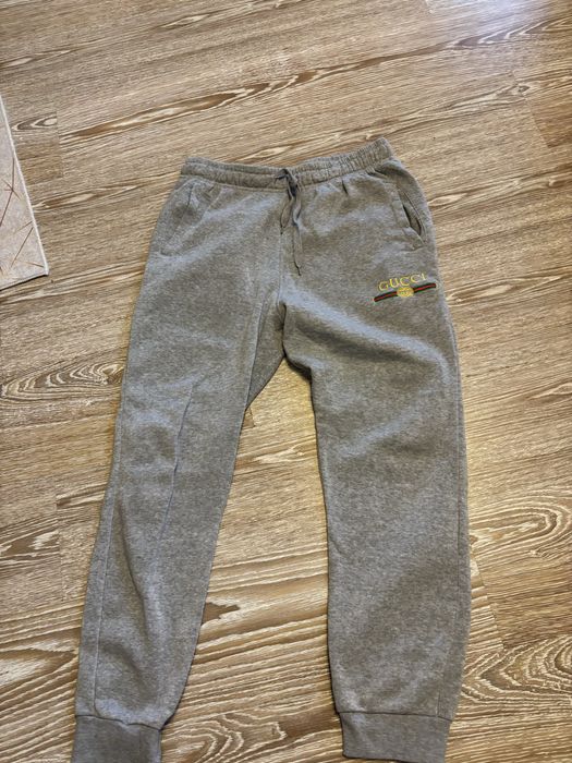 Vand pantaloni de trening Gucci