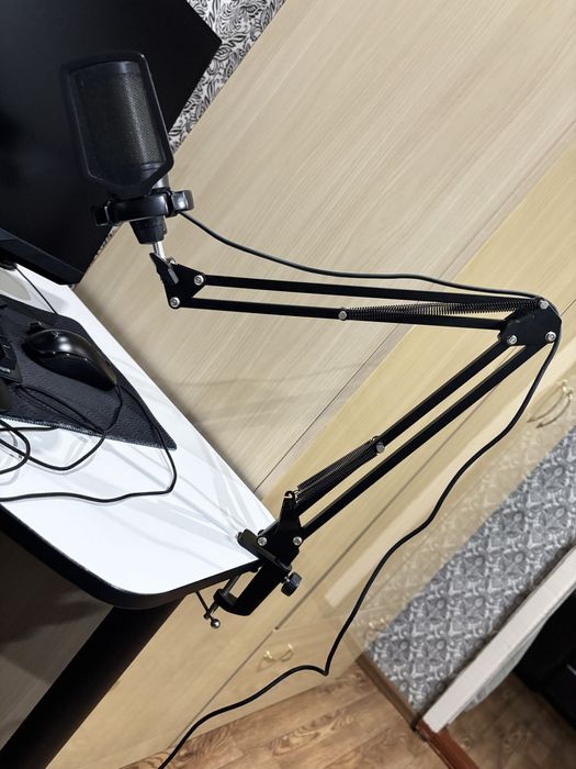 Продам микрофон Fifine a6t