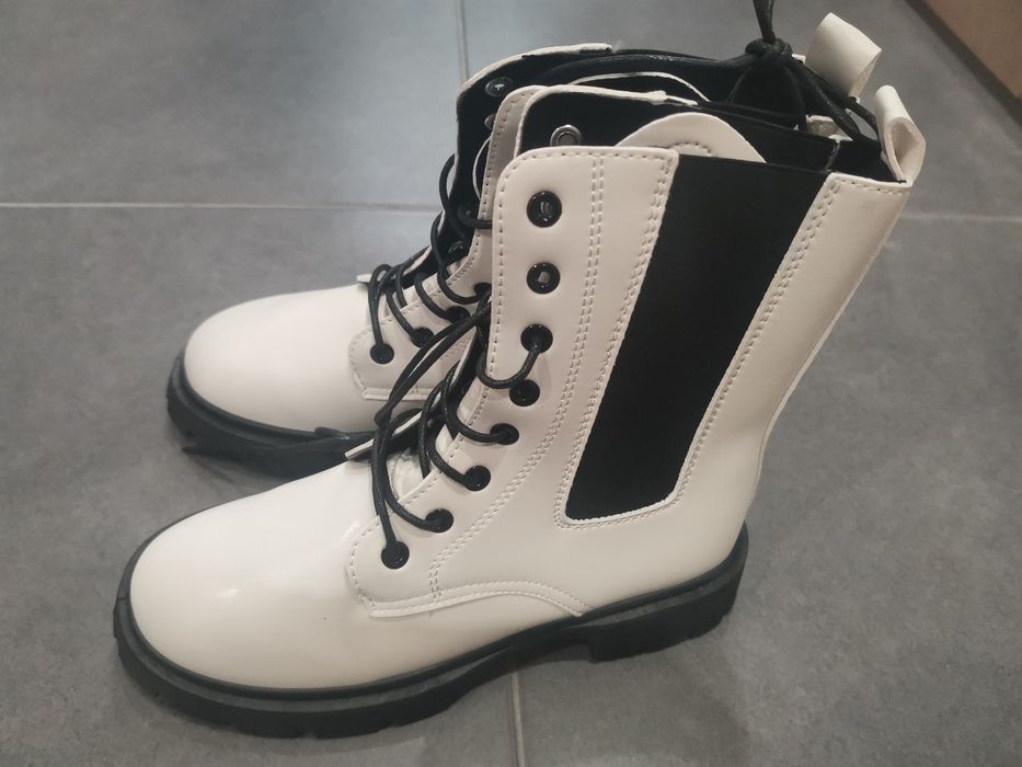 Нови бели боти от Мат Старр