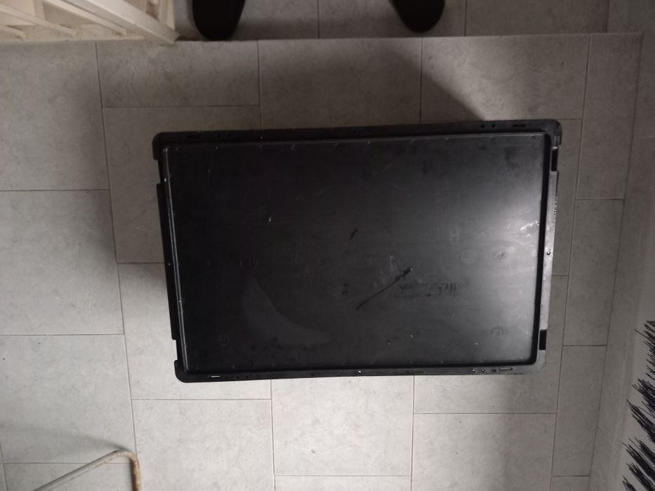 Vând ladă plastic cu capac sau fără pentru depozitare.