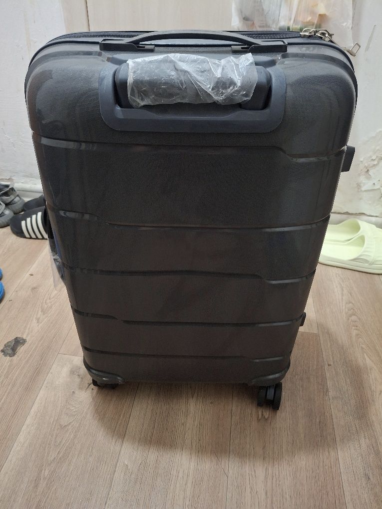 Продаются чемодан