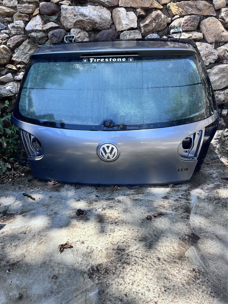 Заден капак за volkswagen golf 5 СПУКАНО СТЪКЛО