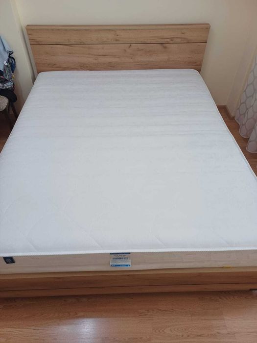 Кровать с матрацем 170х2