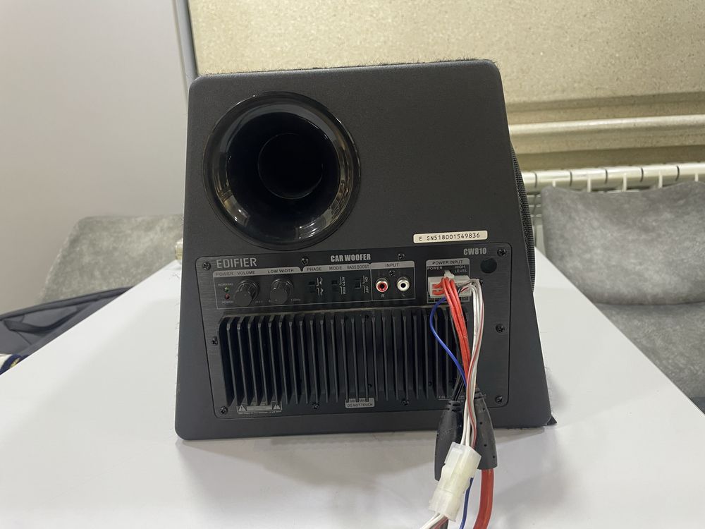Активный сабвуфер EDIFIER CW810