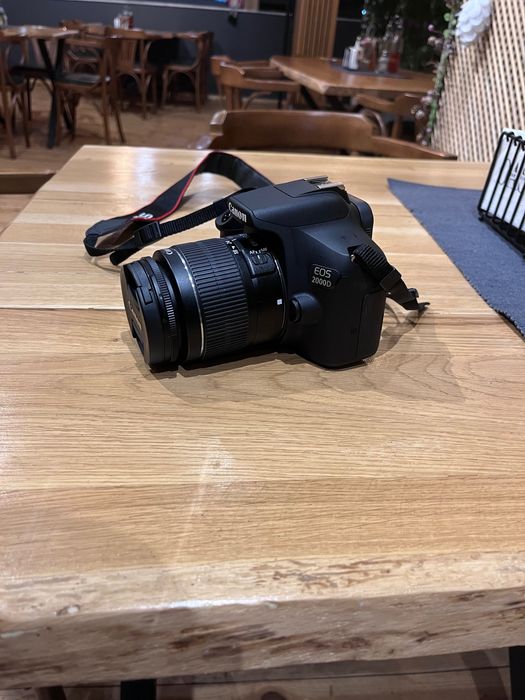 Продавам Canon EOS 2000D + 18-55mm китов обектив