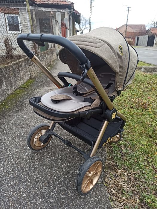 Vand set carucior vicenza cu scoica, landou si gentuta.